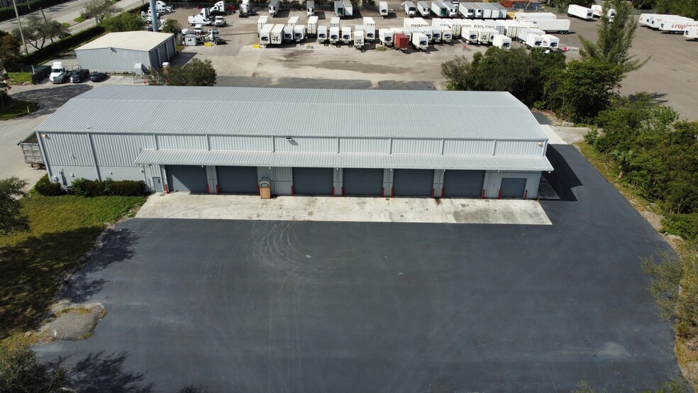 2501 Wiles Rd, Pompano Beach, FL for lease - Building Photo - Image 3 of 8