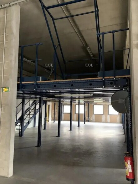 Flex in Villeneuve-la-Garenne for lease - Building Photo - Image 3 of 26
