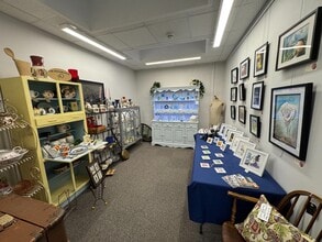 42 Brook Street, Raunds for lease Interior Photo- Image 2 of 6