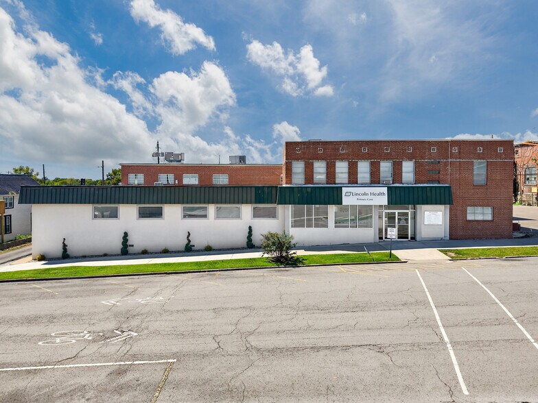 207 Elk Ave S, Fayetteville, TN à vendre - Photo du bâtiment - Image 3 de 50