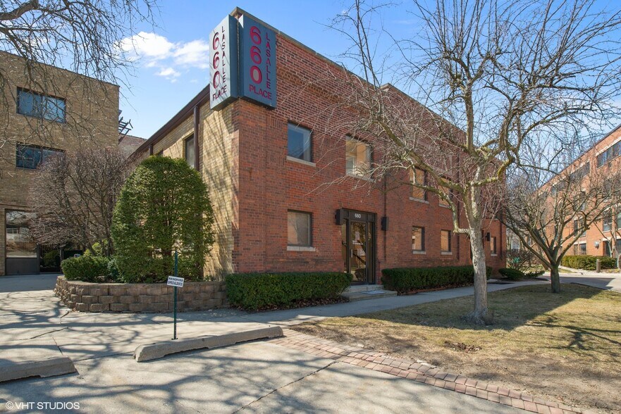 660 LaSalle Pl, Highland Park, IL à vendre - Photo du bâtiment - Image 2 de 86