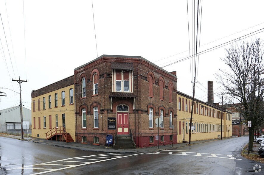 39 Railroad Ave, Middletown, NY à louer - Photo principale - Image 1 de 7