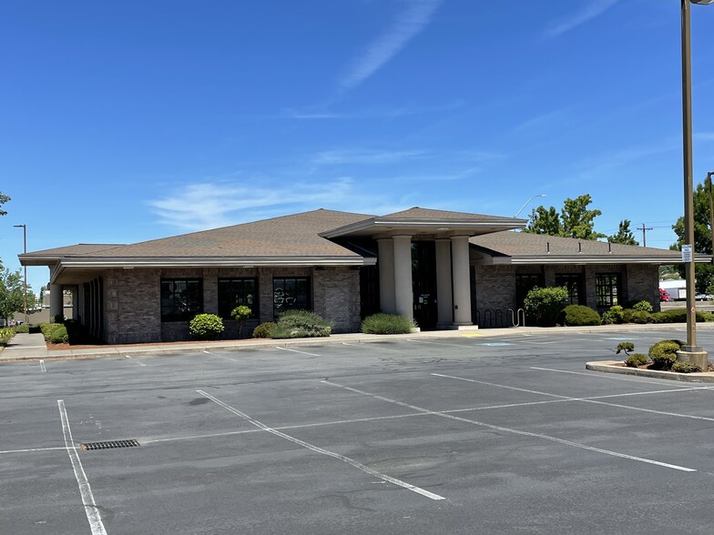 3607 Crater Lake Hwy, Medford, OR à vendre - Photo du bâtiment - Image 1 de 8