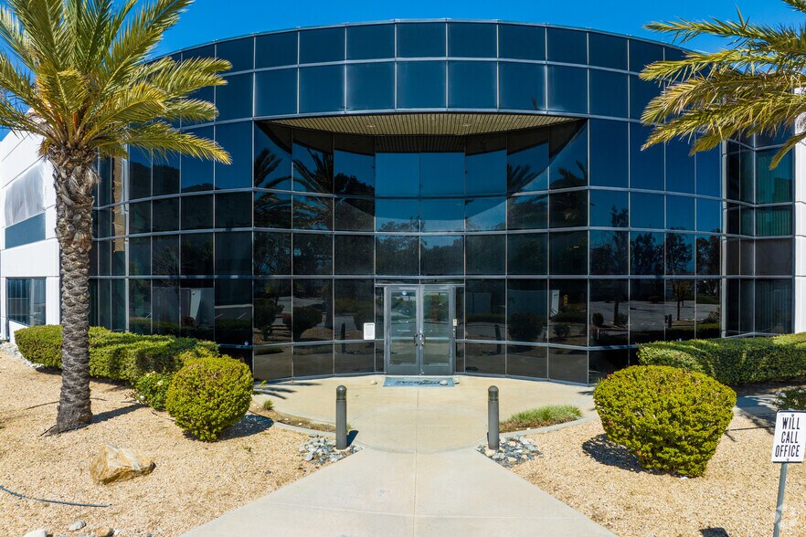 43195 Business Park Dr, Temecula, CA for lease - Building Photo - Image 3 of 15