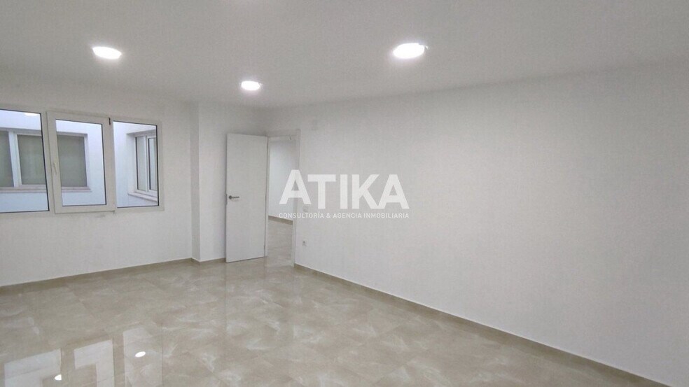 Office in Ontinyent, Valencia for lease - Interior Photo - Image 2 of 18