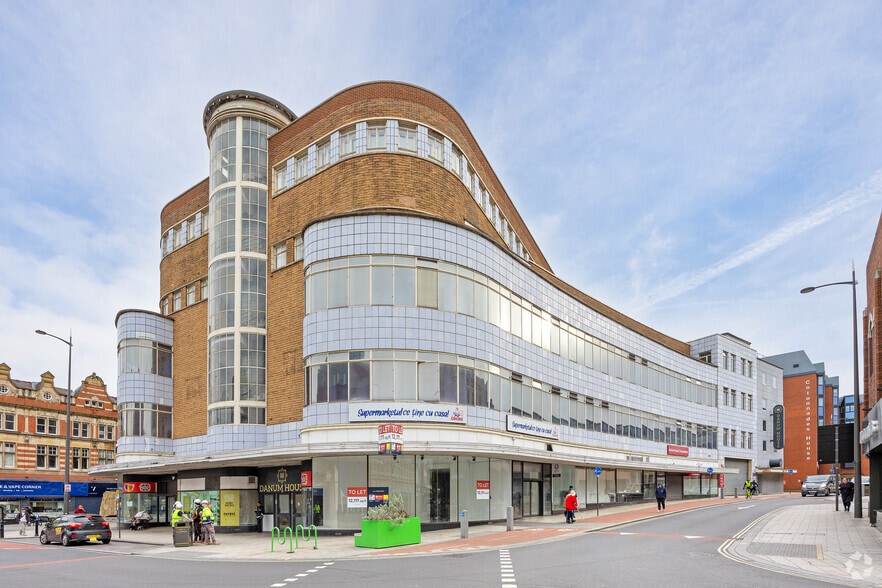 49-61 St Sepulchre Gate, Doncaster for lease - Primary Photo - Image 1 of 4