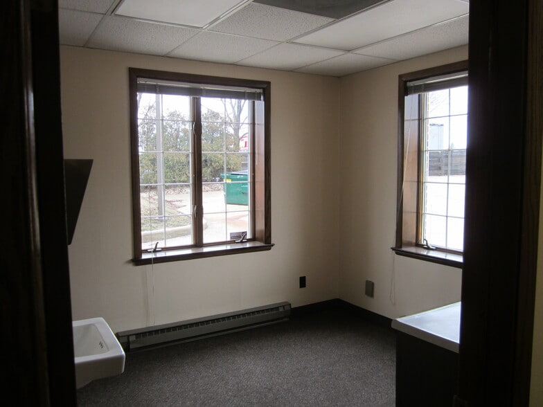 5801 Washington Ave, Racine, WI à louer - Photo intérieure - Image 2 de 27