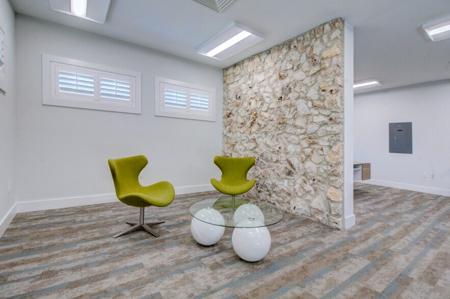 225 SW 7th Ter, Gainesville, FL à louer - Photo intérieure - Image 2 de 17