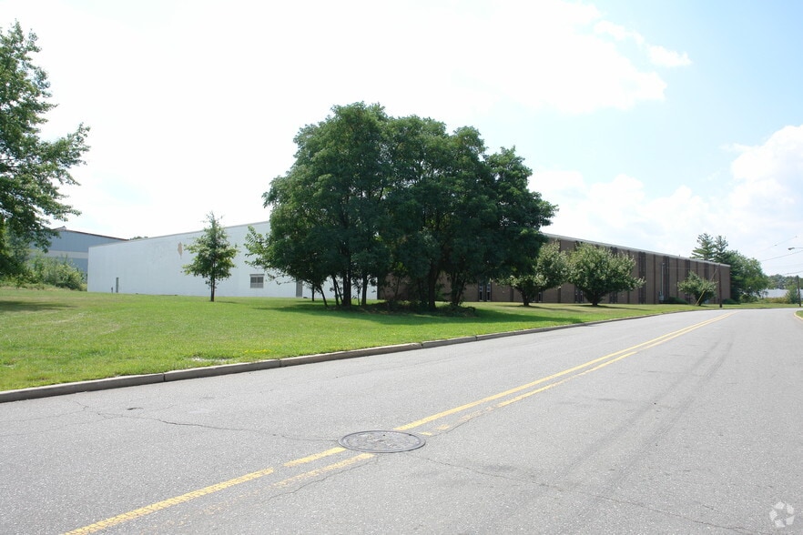 800 Milik St, Carteret, NJ à louer - Photo principale - Image 1 de 4