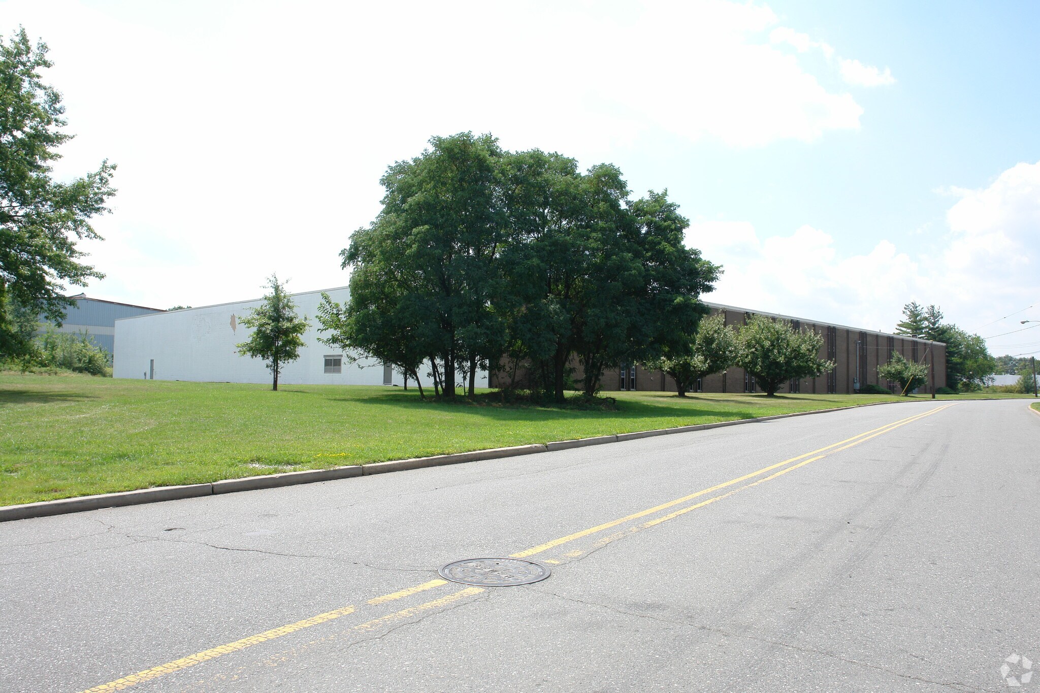 800 Milik St, Carteret, NJ à louer Photo principale- Image 1 de 5