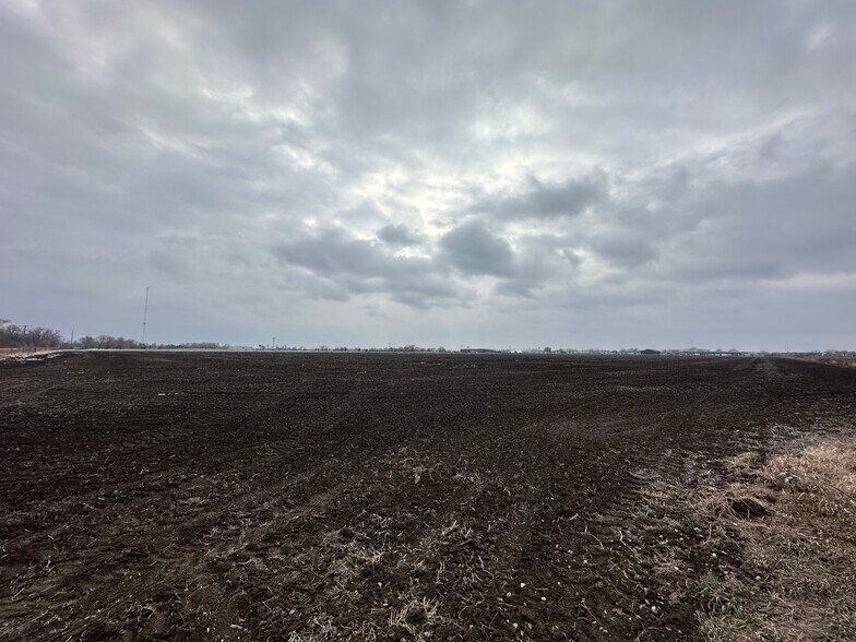 N. 252nd Street St & Fort Circle, Valley, NE for sale - Primary Photo - Image 1 of 10