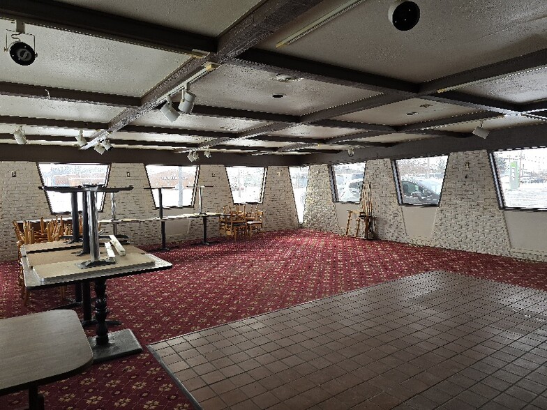 4510 Liberty Ave, Vermilion, OH for sale - Interior Photo - Image 3 of 9