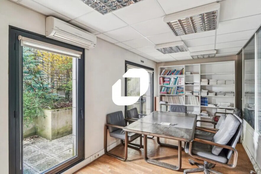 Office in Paris for sale - Building Photo - Image 1 of 15