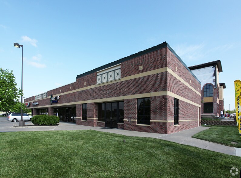 12060-12080 Blue Valley Pky, Overland Park, KS à louer - Photo du bâtiment - Image 2 de 6