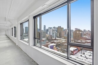 3575 Boul Saint-Laurent, Montréal, QC à louer Photo intérieure- Image 2 de 4