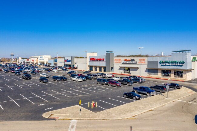Plus de détails pour 8480-8680 Fourwinds Dr, San Antonio, TX - Commerce de détail à louer