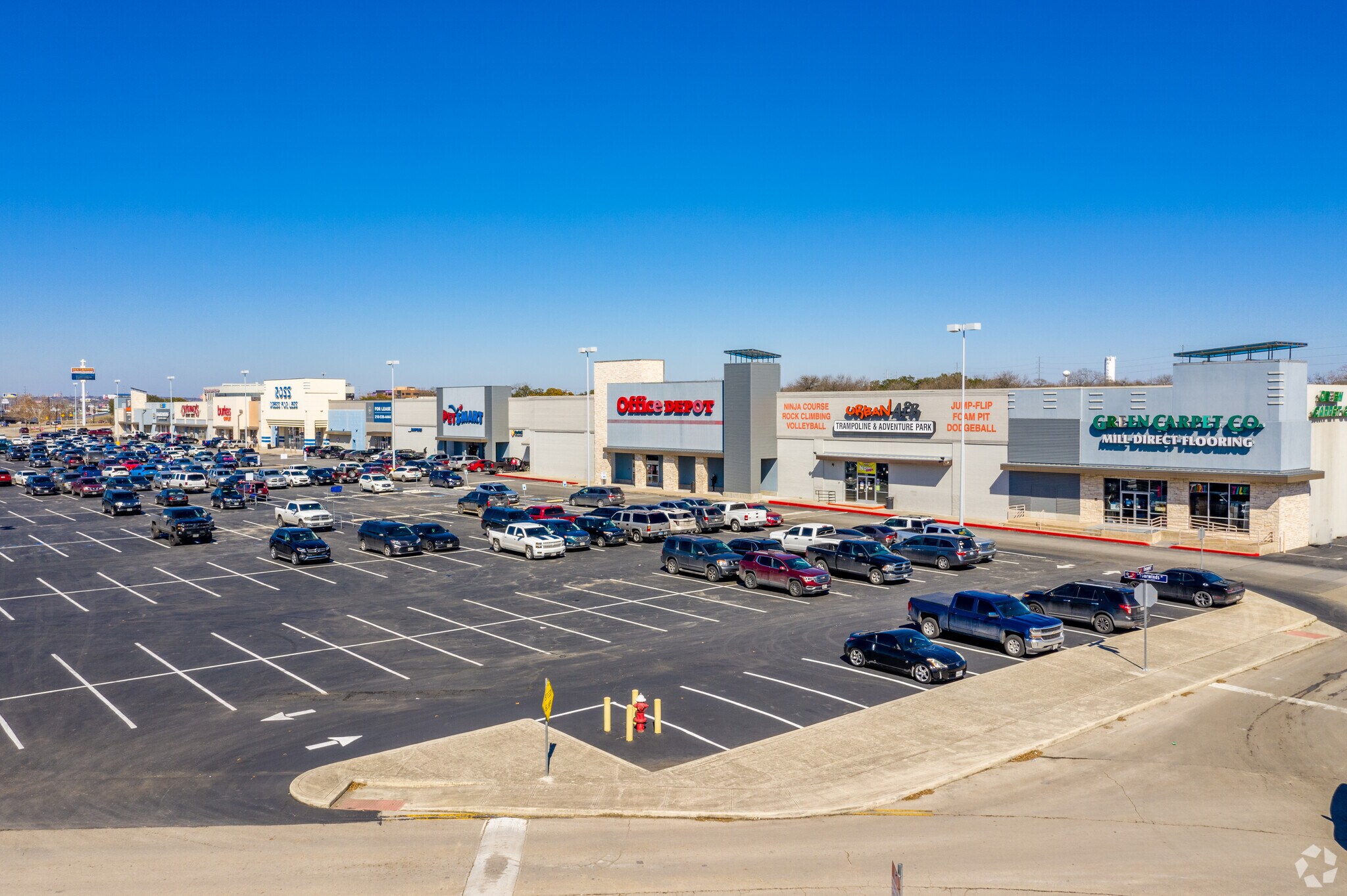 8480-8680 Fourwinds Dr, San Antonio, TX à louer Photo principale- Image 1 de 17