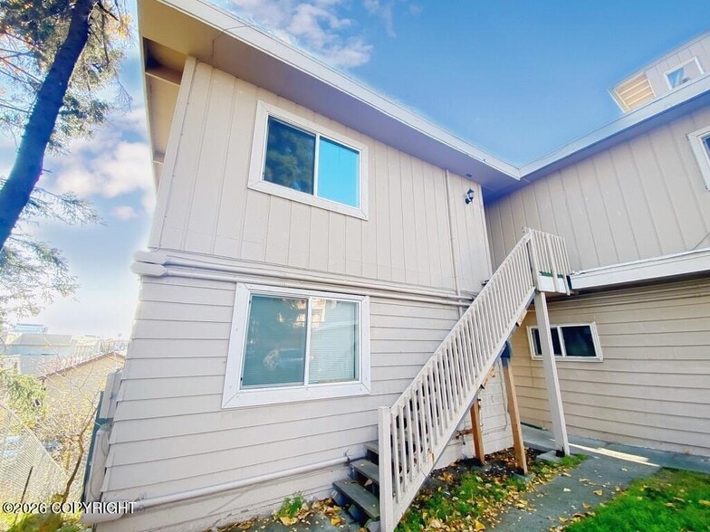 540 Vista Glen Ct, Anchorage, AK for sale - Building Photo - Image 3 of 39