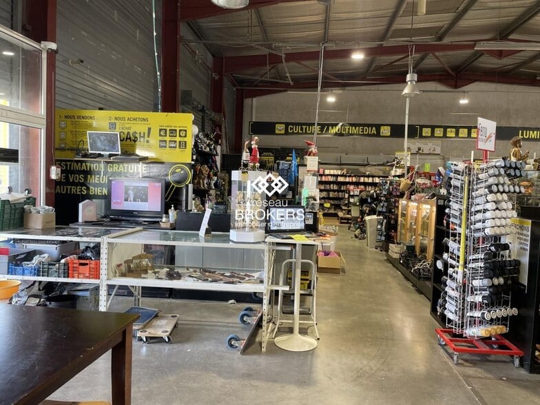 Retail in Marignane for lease - Interior Photo - Image 3 of 7