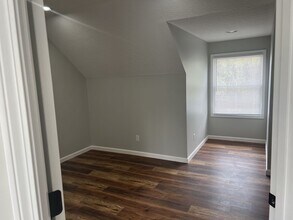 606 Crystal Pl, La Grange, KY for lease Building Photo- Image 1 of 10