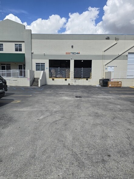 4696 NW 74th Ave, Miami, FL for lease - Primary Photo - Image 1 of 26