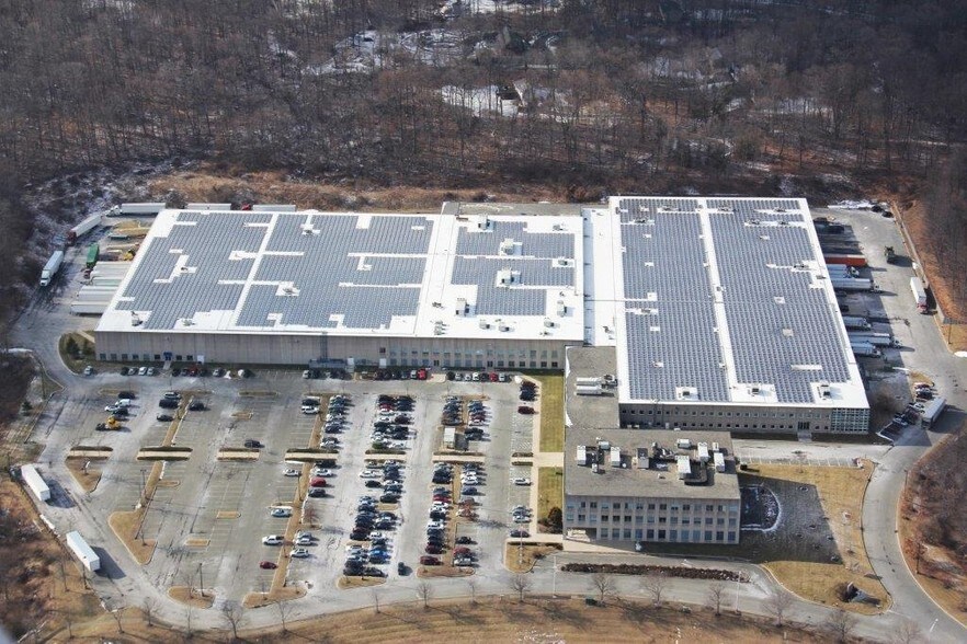 350 Clark Dr, Mount Olive, NJ à louer - Photo du bâtiment - Image 1 de 1