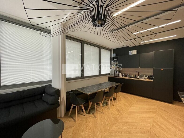 Office in Lyon for lease - Interior Photo - Image 2 of 22