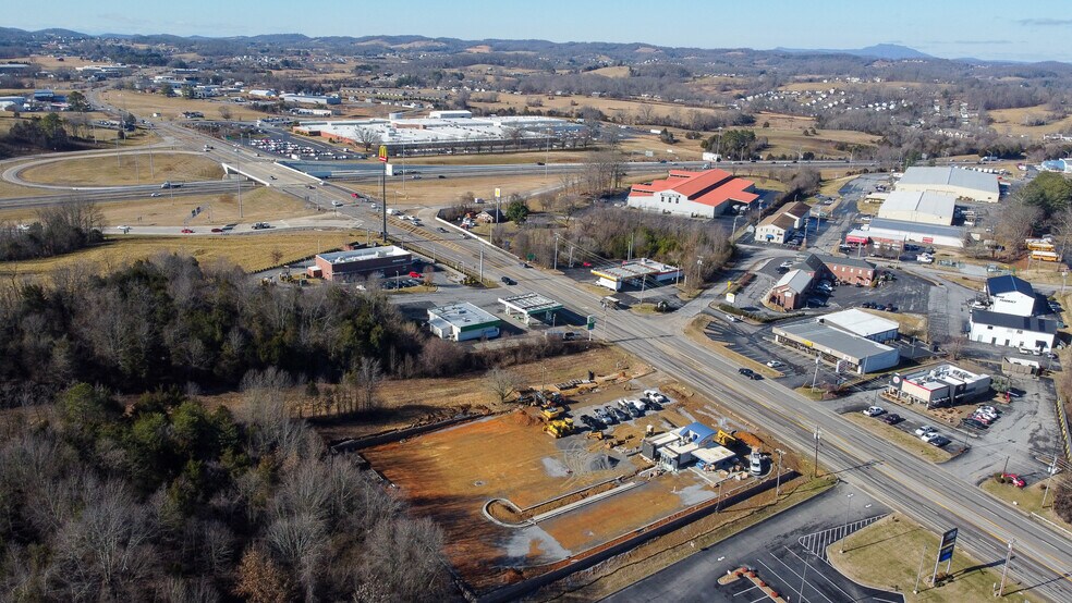 5026 Bobby Hicks Hwy, Johnson City, TN à louer - Photo du bâtiment - Image 1 de 10