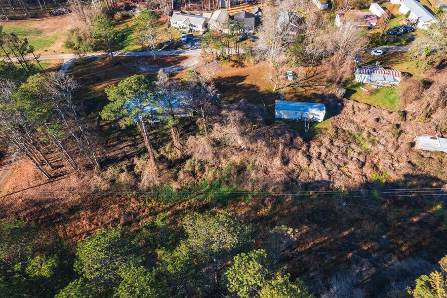 JG Real Estate Investments portefeuille de 5 propriétés à vendre sur LoopNet.ca - Photo du bâtiment - Image 2 de 41