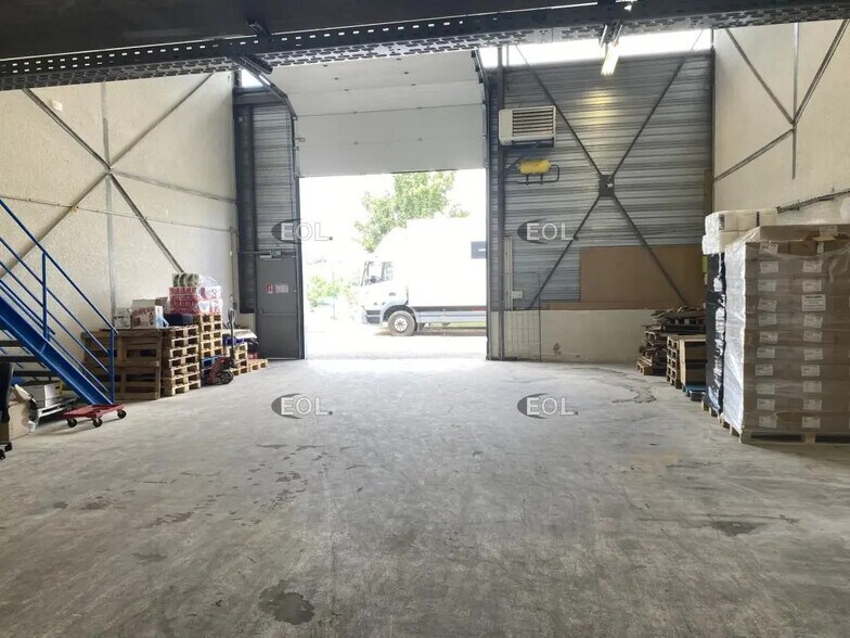 Flex dans Brignais à louer - Photo du bâtiment - Image 3 de 11