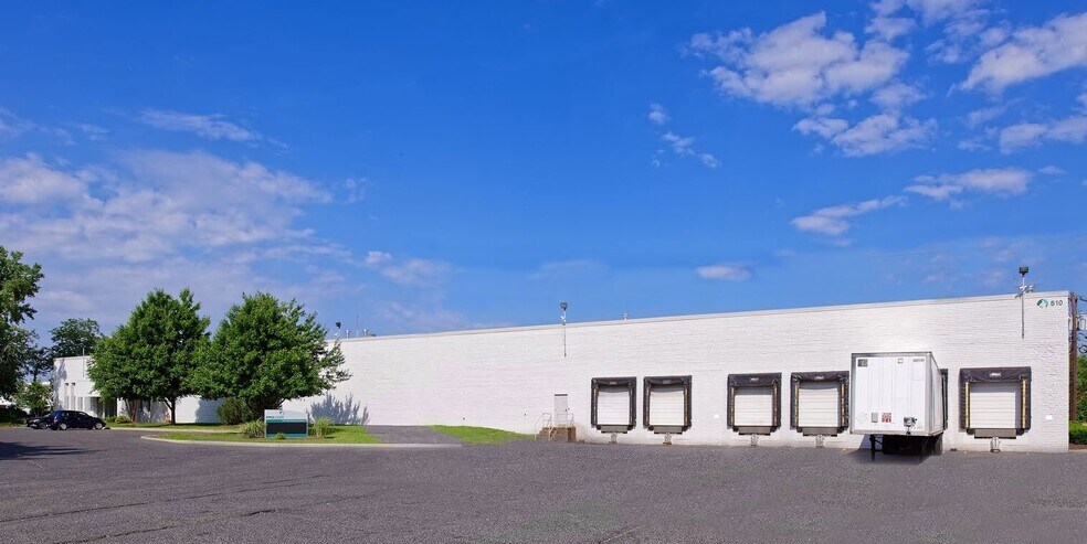 510 Commercial Ave, Carlstadt, NJ à louer - Photo du bâtiment - Image 2 de 5