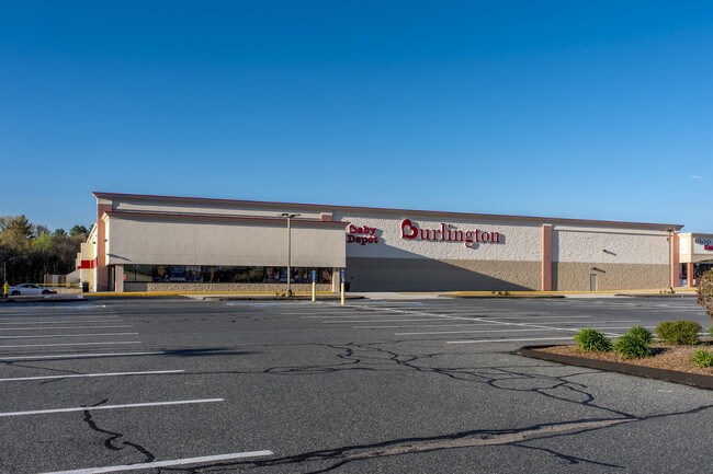 Plus de détails pour 290-306 Turnpike Rd, Westborough, MA - Commerce de détail à louer