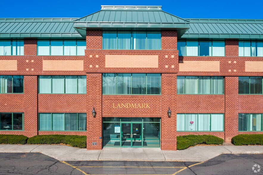 1062 Barnes Rd, Wallingford, CT à louer - Photo du bâtiment - Image 2 de 4