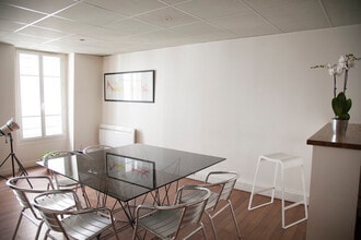 213 Rue Du Faubourg Saint-Martin, Paris for lease Interior Photo- Image 2 of 7