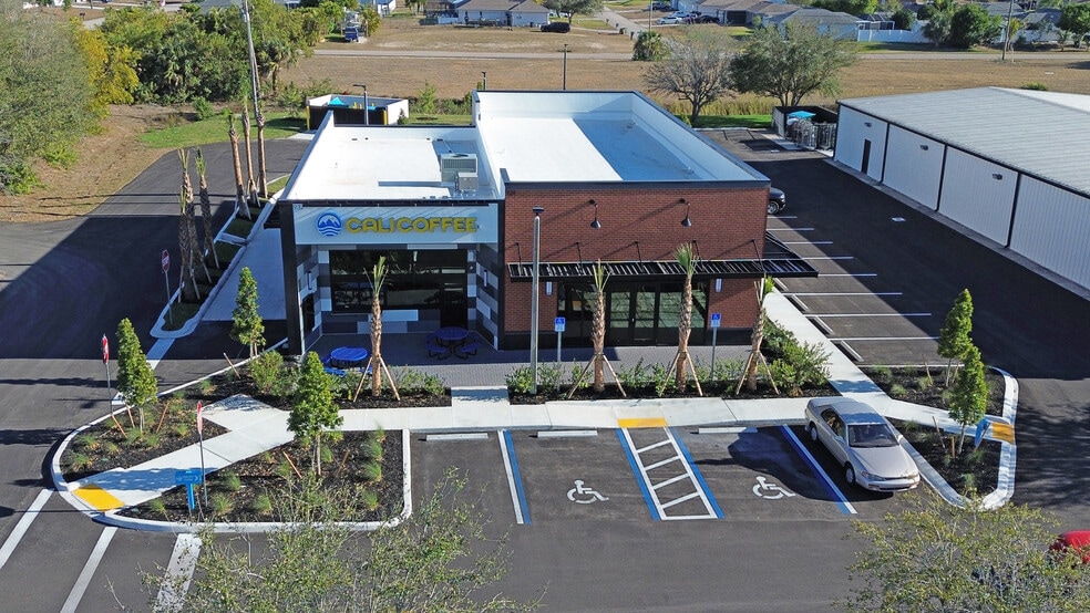 928 NE Pine Island Rd, Cape Coral, FL for sale - Building Photo - Image 2 of 8