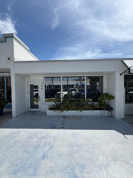 764 12th Ave S, Naples, FL à louer - Photo du bâtiment - Image 3 de 10