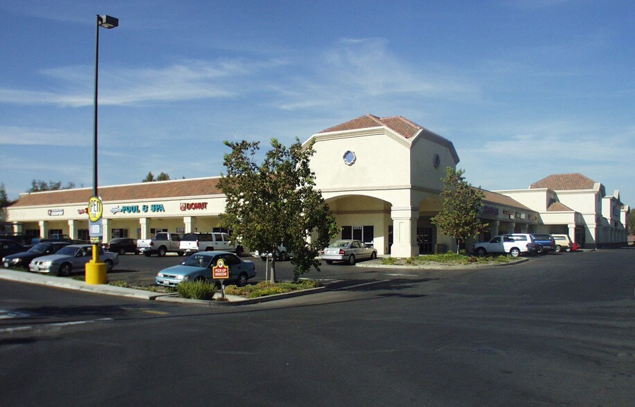 9170 Elk Grove Florin Rd, Elk Grove, CA à louer - Photo du bâtiment - Image 2 de 5