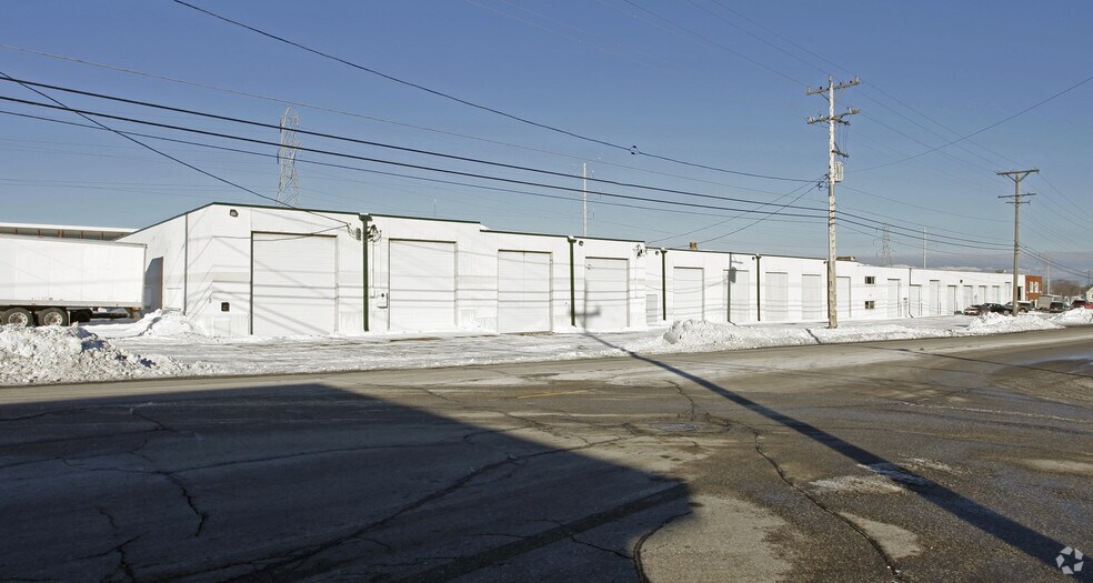 3700 45th St, Kenosha, WI for lease - Building Photo - Image 2 of 6