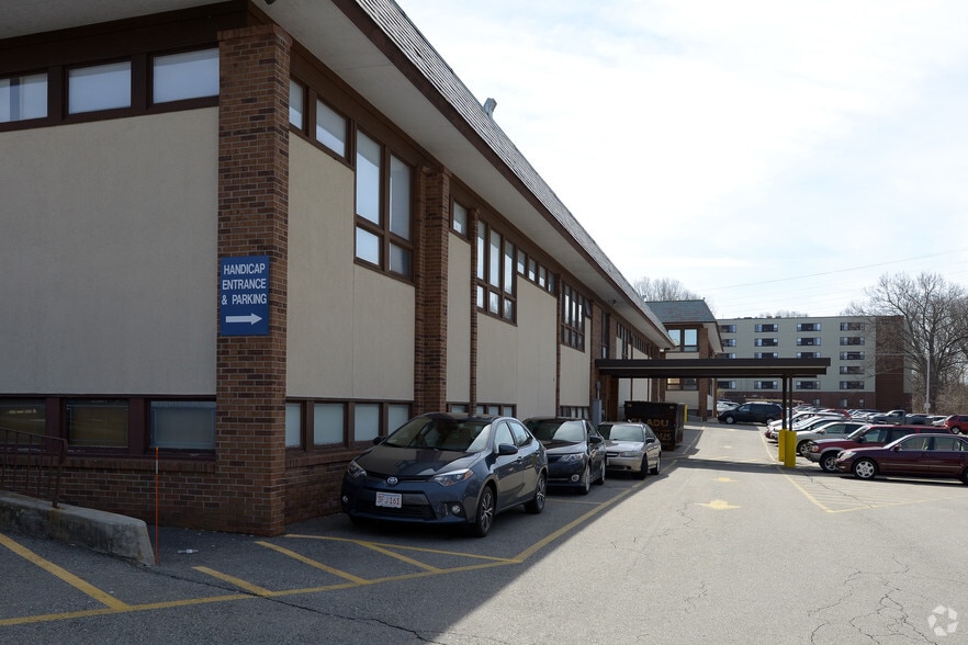 333 School St, Pawtucket, RI for lease - Building Photo - Image 3 of 14