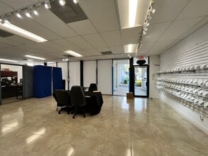 4700 N Dixie Hwy, Oakland Park, FL à louer Photo intérieure- Image 2 de 8