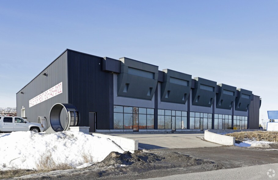 240-250 Entreprise Rd, Russell, ON à louer - Photo du bâtiment - Image 3 de 7