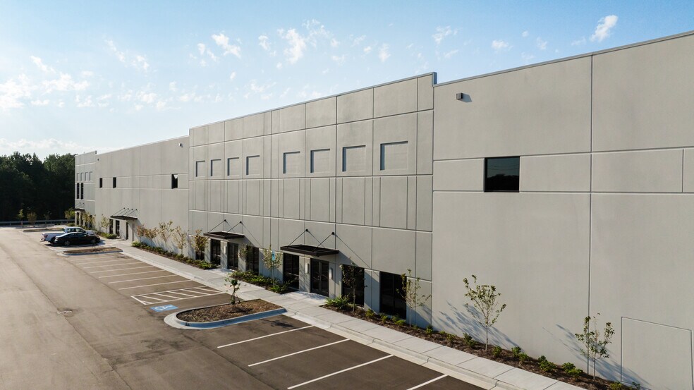 1335 Cedar Hill Road, Navassa, NC à louer - Photo du bâtiment - Image 2 de 4