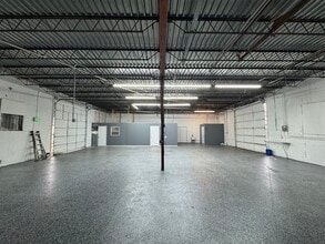 3901 NE 5th Ter, Oakland Park, FL for lease Interior Photo- Image 2 of 5