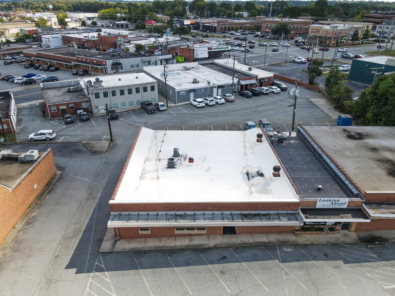 1842 Banking St, Greensboro, NC for lease - Building Photo - Image 3 of 34