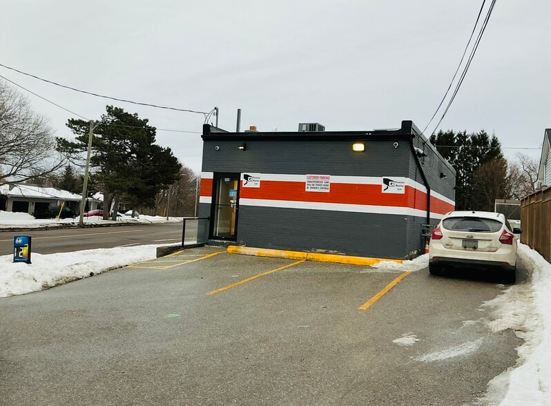 292 Annapolis Av, Oshawa, ON à vendre - Photo du bâtiment - Image 3 de 6