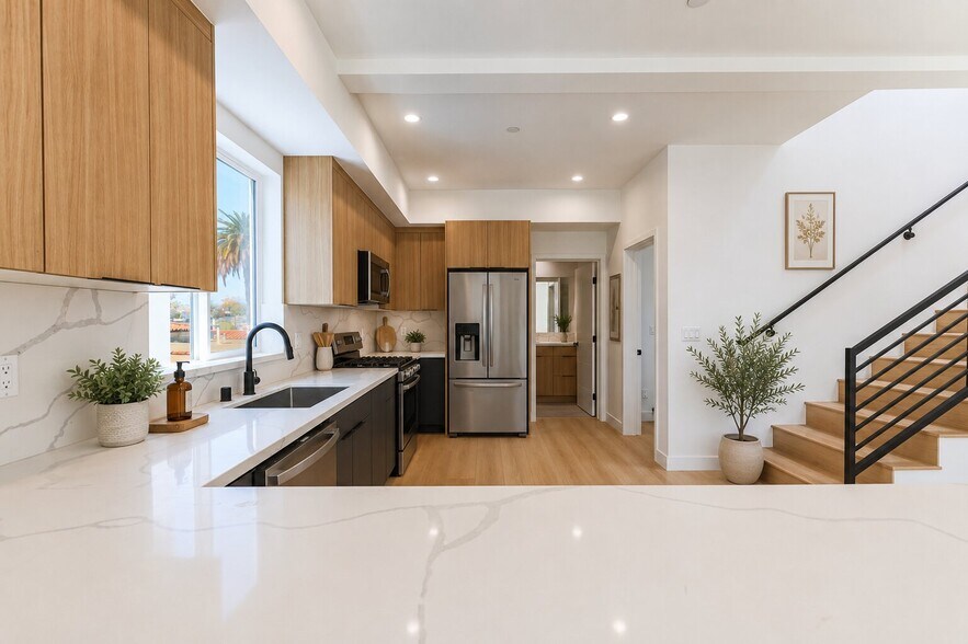 2010 S Dunsmuir Ave, Los Angeles, CA à vendre - Photo du bâtiment - Image 2 de 53
