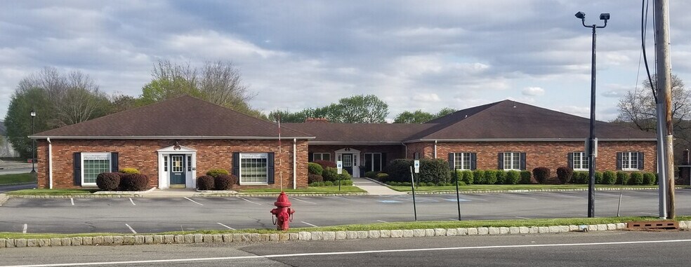10 W Hanover Ave, Randolph, NJ à louer - Photo du bâtiment - Image 2 de 11