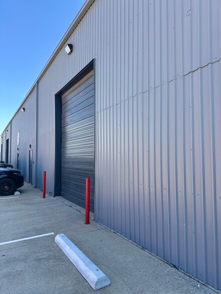 10041 E 52nd St, Tulsa, OK for lease - Building Photo - Image 3 of 17