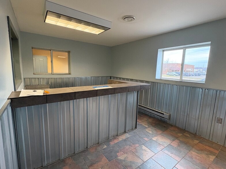 405 John Ave, Superior, WI for lease - Building Photo - Image 3 of 26