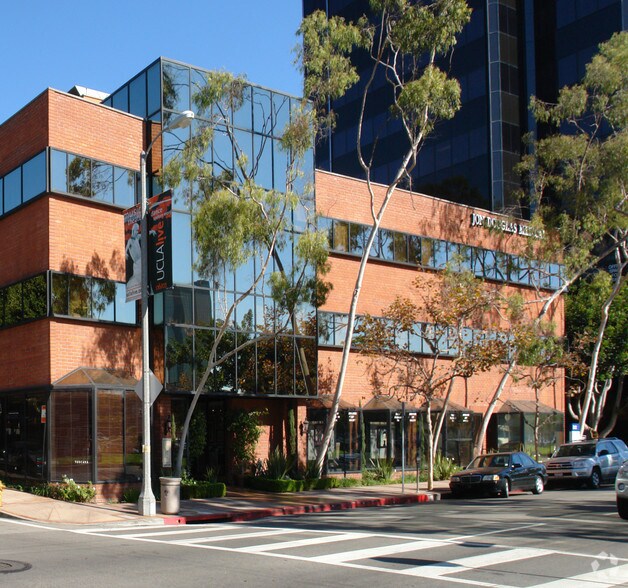11633 San Vicente Blvd, Los Angeles, CA à louer - Photo du bâtiment - Image 1 de 8